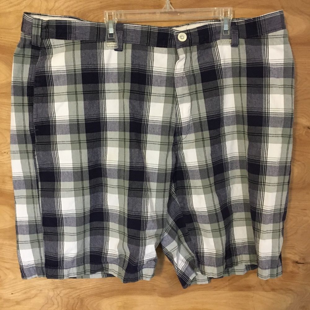 Perry Ellis Men's sz 42W Plaid flat front shorts
